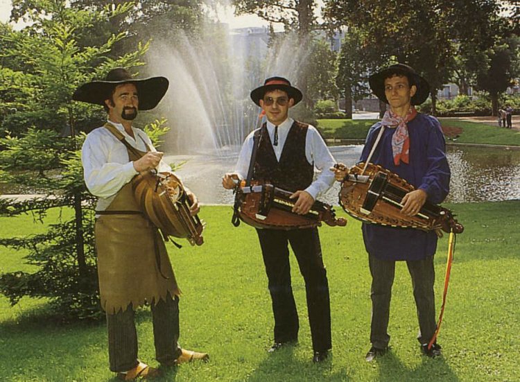 Three hurdy-gurdy players