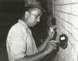 Compton Jones playing the Diddley Bow