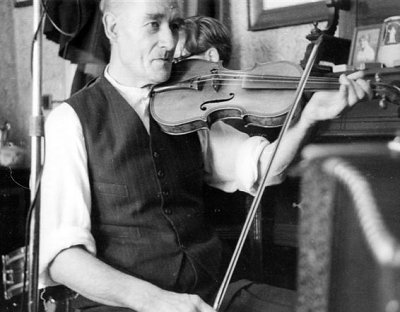 Walter during the 'English Country Music' sessions.