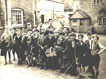 Cheltenham Parish School outing, c.1946.  Ken is carrying the basket ... and might that be Young Tommy beside him?